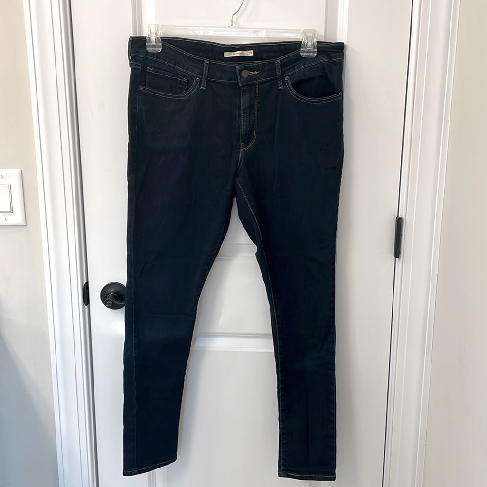 LIKE NEW LEVI’S DARK WASH 711 SKINNY STRETCH JEANS SIZE 16/33